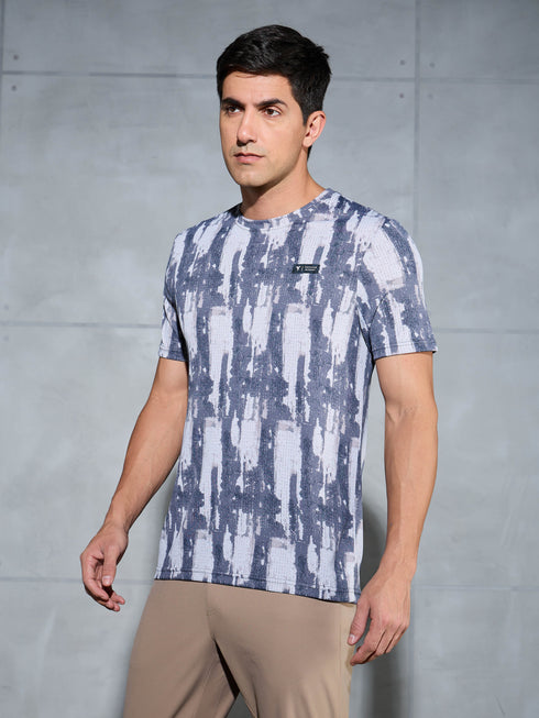 Men Abstract Print Slim Fit Crew Neck T-shirt with TECHNO COOL+