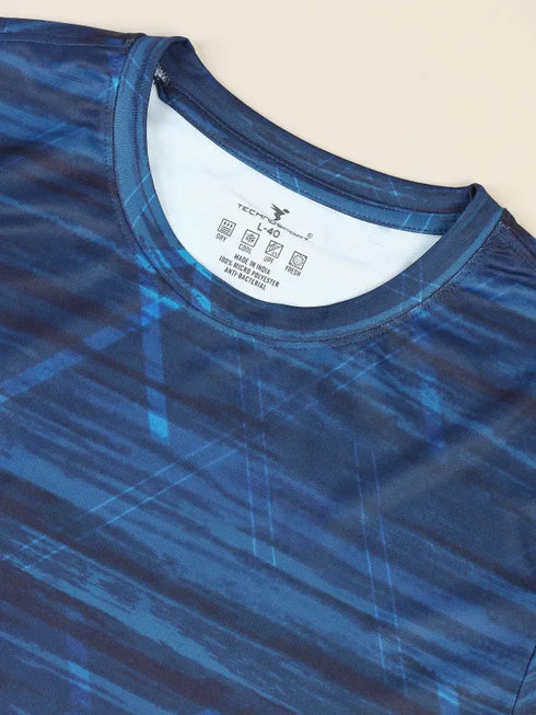 Men Abstract Print Slim Fit Crew Neck T-shirt with TECHNO COOL+