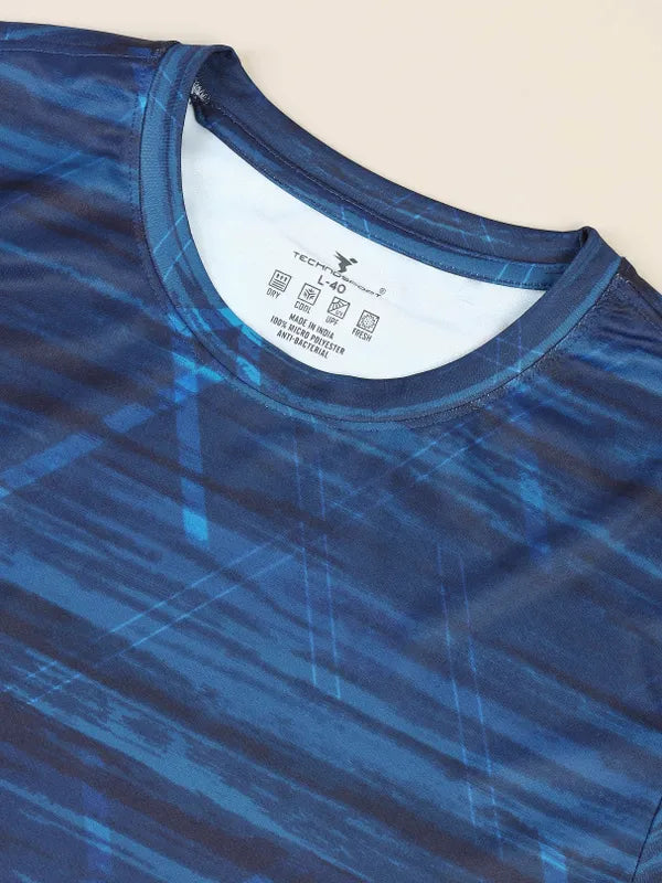Men Abstract Print Slim Fit Crew Neck T-shirt with TECHNO COOL+
