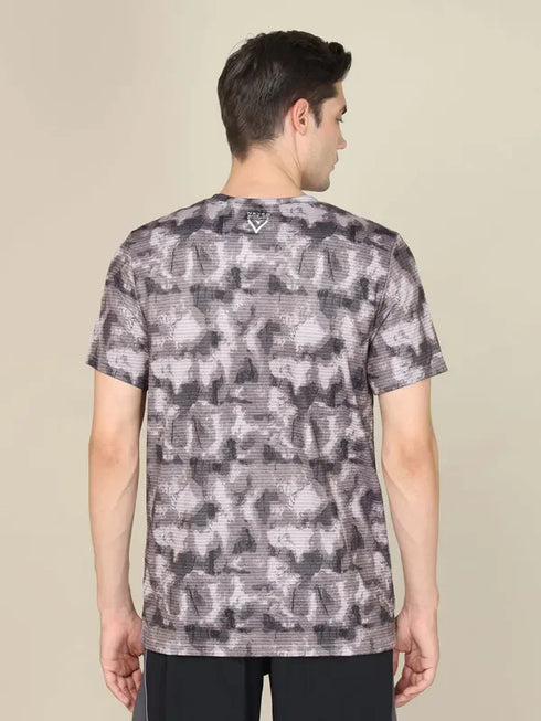 Men Abstract Print Slim Fit Crew Neck T-shirt with TECHNO COOL+