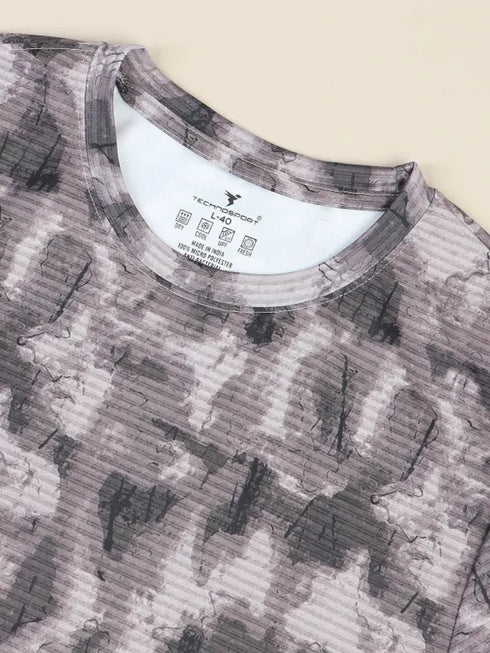 Men Abstract Print Slim Fit Crew Neck T-shirt with TECHNO COOL+