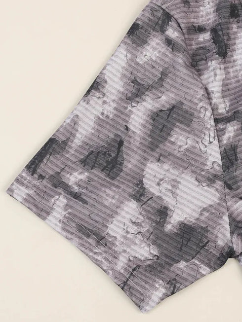 Men Abstract Print Slim Fit Crew Neck T-shirt with TECHNO COOL+