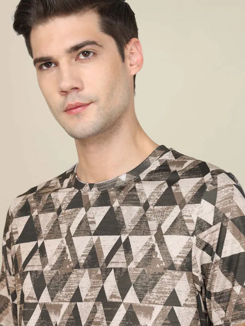 Men Abstract Print Slim Fit Crew Neck T-shirt with TECHNO COOL+