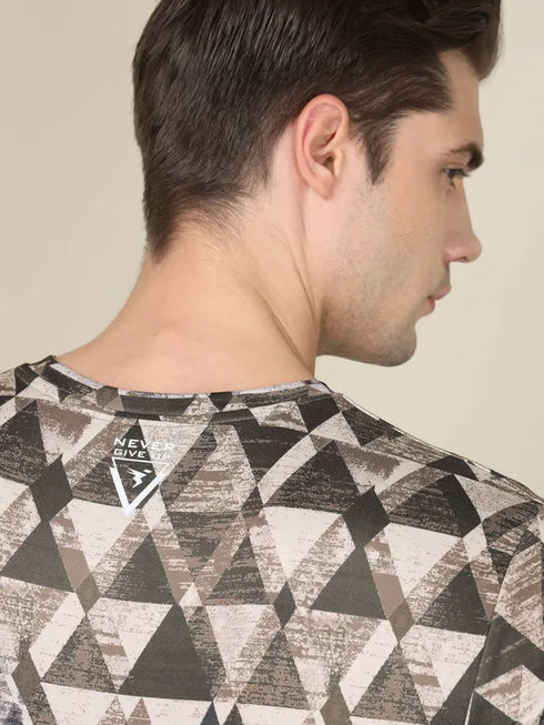 Men Abstract Print Slim Fit Crew Neck T-shirt with TECHNO COOL+