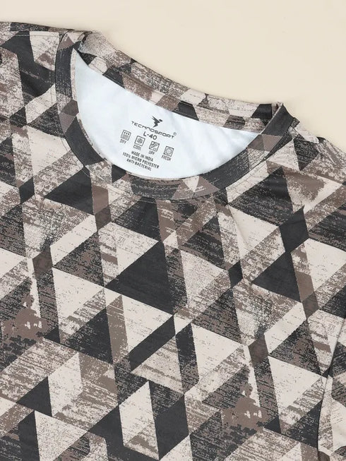 Men Abstract Print Slim Fit Crew Neck T-shirt with TECHNO COOL+