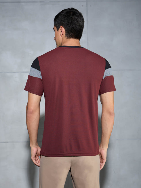 Men Colorblock Slim Fit Crew Neck T-shirt with MATPIQ