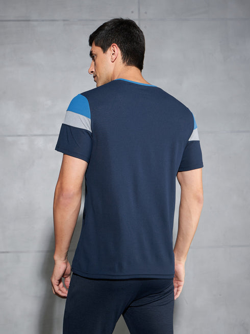 Men Colorblock Slim Fit Crew Neck T-shirt with MATPIQ