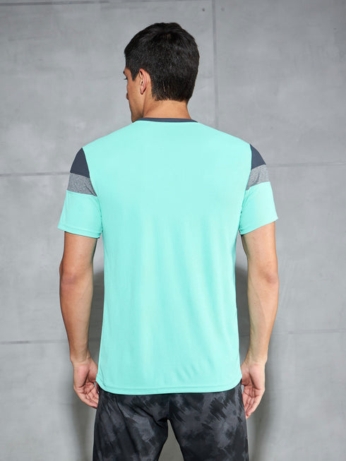 Men Colorblock Slim Fit Crew Neck T-shirt with MATPIQ