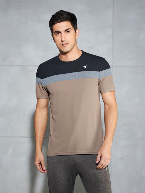 Men Colorblock Slim Fit Crew Neck T-shirt with MATPIQ