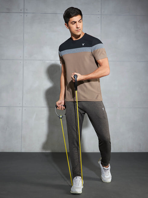 Men Colorblock Slim Fit Crew Neck T-shirt with MATPIQ