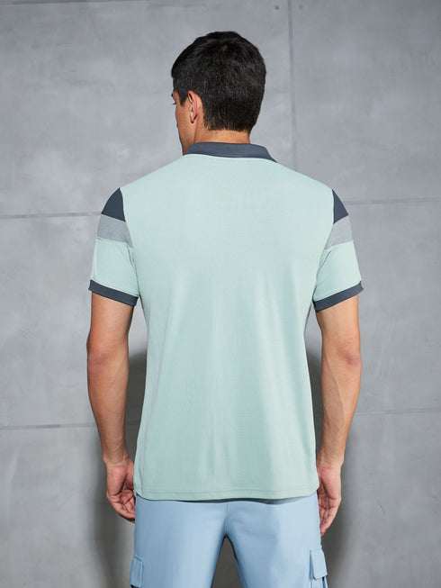 Men Colorblock Slim Fit Polo T-shirt with MATPIQ