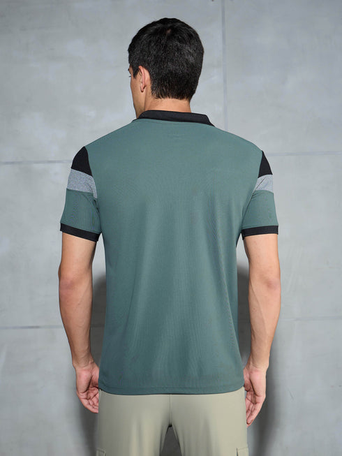 Men Colorblock Slim Fit Polo T-shirt with MATPIQ