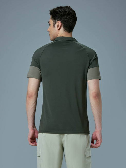 Men Colorblock Slim Fit Polo T-shirt with TECHNO COOL+