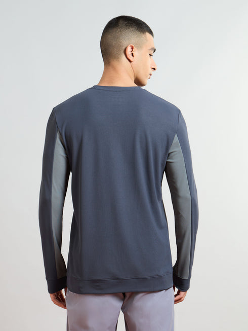 Men Colorblock Slim Fit T-shirt with MATPIQ