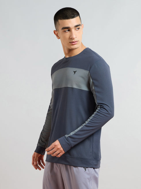 Men Colorblock Slim Fit T-shirt with MATPIQ