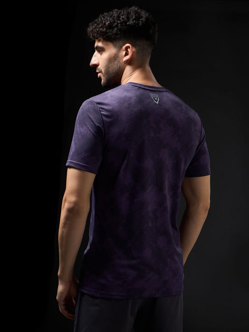 Men Abstract Print Slim Fit Crew Neck T-shirt with TECHNO COOL+