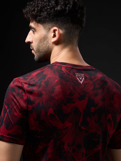 Men Abstract Print Slim Fit Crew Neck T-shirt with TECHNO COOL+