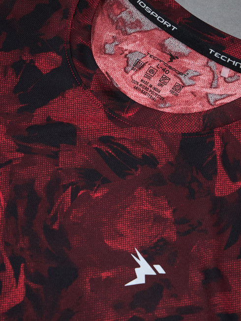 Men Abstract Print Slim Fit Crew Neck T-shirt with TECHNO COOL+