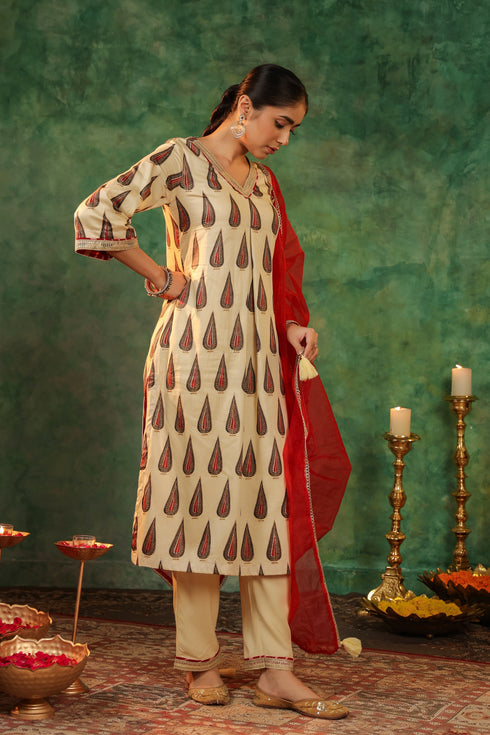 Women Ethnic Motifs Printed Regular Beads and Stones Kurta with Trousers & With Dupatta