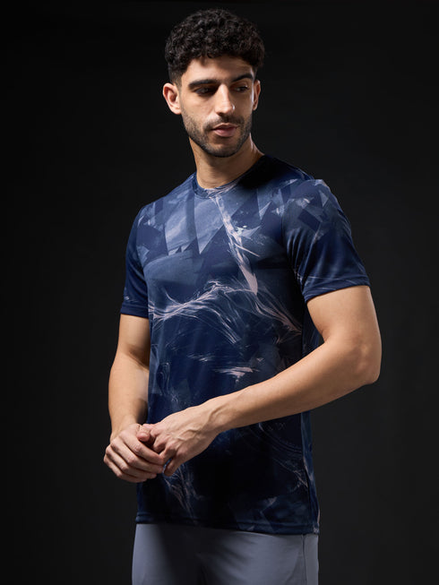 Men Abstract Print Slim Fit Crew Neck T-shirt with TECHNO COOL+