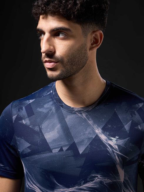 Men Abstract Print Slim Fit Crew Neck T-shirt with TECHNO COOL+