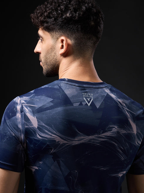 Men Abstract Print Slim Fit Crew Neck T-shirt with TECHNO COOL+