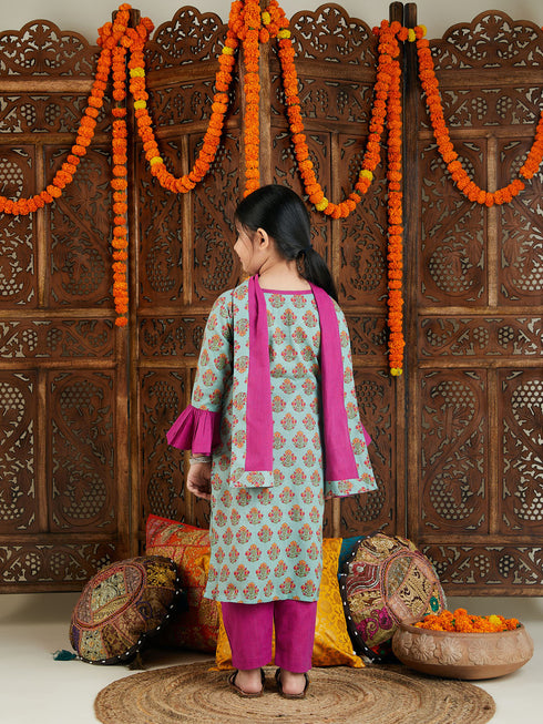 Girl's' Green And Pink Kurta Pant And Dupatta Set