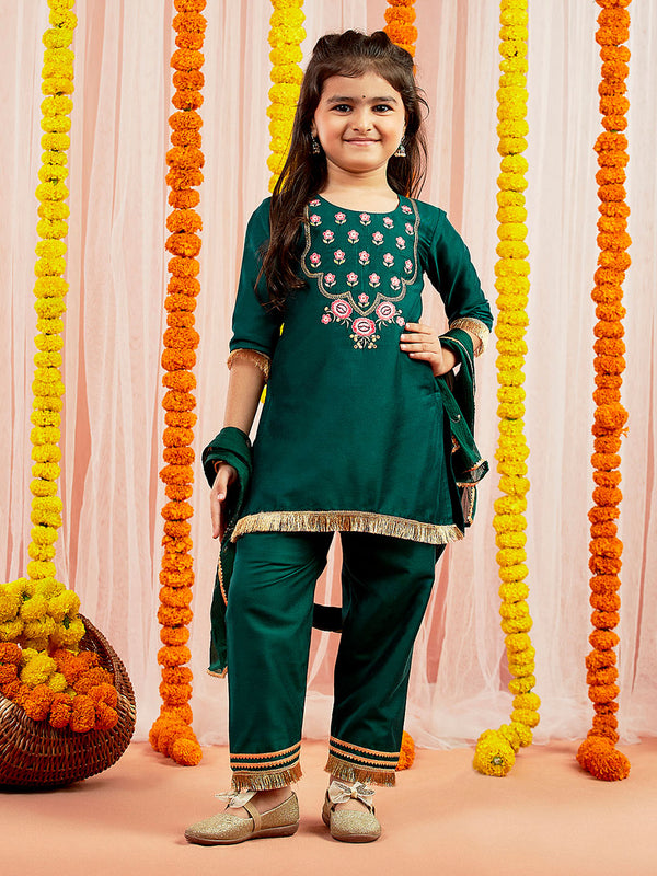 Girl's' Green Kurta Pyjama And Dupatta Set.