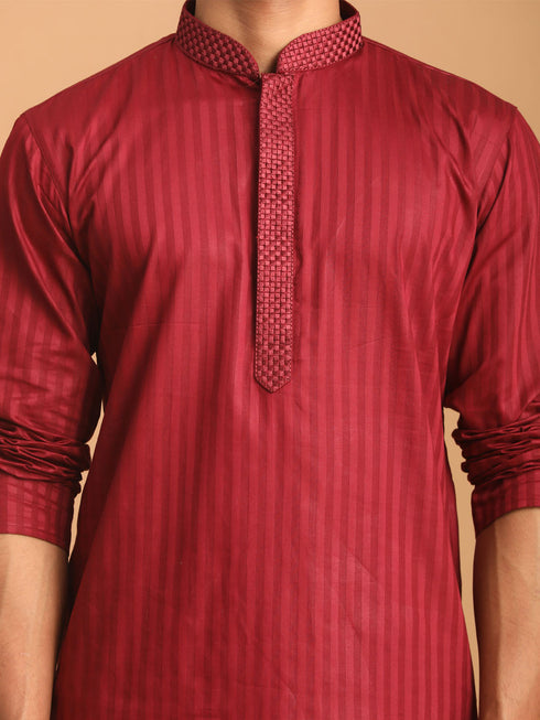 Men's Maroon Cotton Blend Solid Kurta