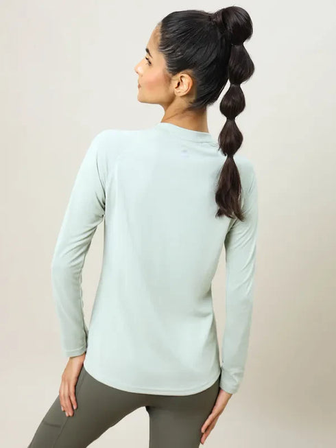 Women Solid Slim Fit Crew Neck T-shirt with TECHNO COOL+