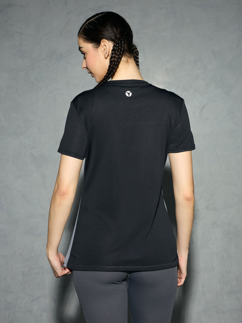 Women Colorblock Slim Fit Round Neck Sports T-shirt with TECHNOCOOL+