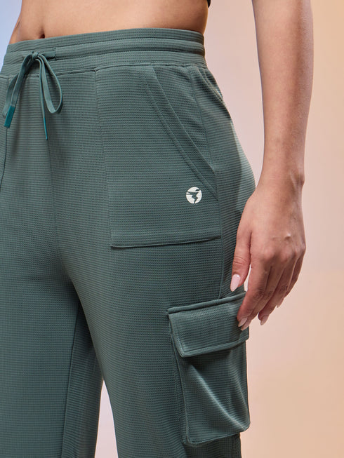 Women Solid Straight Fit Cargo Trackpants with TECHNOCOOL+