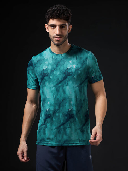 Men Abstract Print Slim Fit Crew Neck T-shirt with TECHNO COOL+