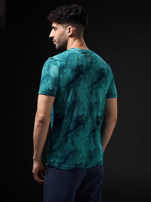 Men Abstract Print Slim Fit Crew Neck T-shirt with TECHNO COOL+