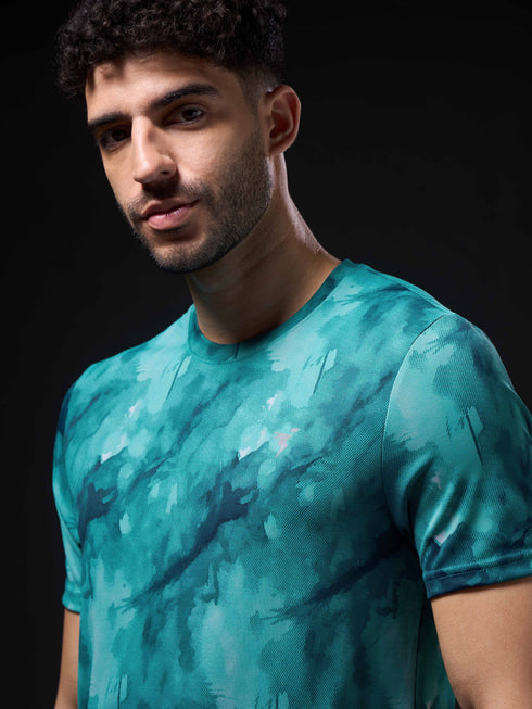 Men Abstract Print Slim Fit Crew Neck T-shirt with TECHNO COOL+