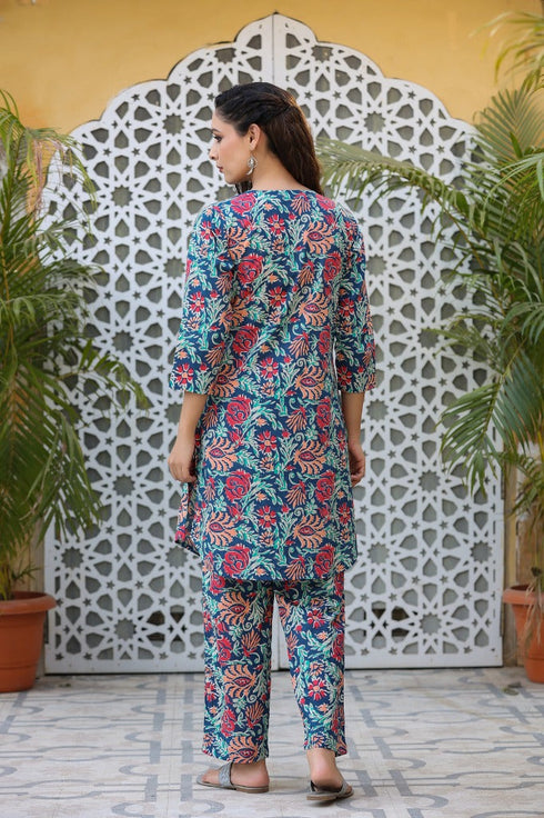 Women Blue Floral Printed Pure Cotton Kurta with Trousers