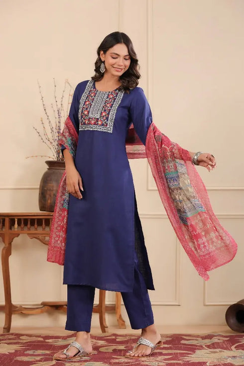 Women Navy Blue Solid Straight Embroridery Kurta Set
