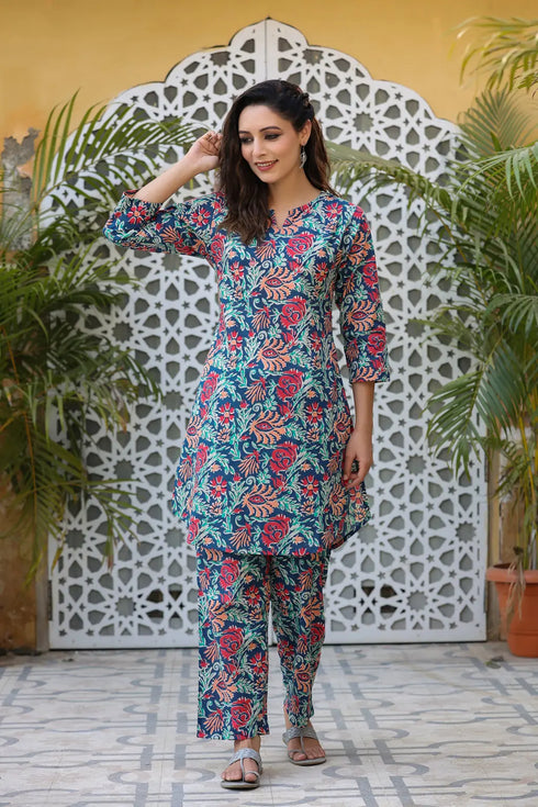 Women Blue Floral Printed Pure Cotton Kurta with Trousers