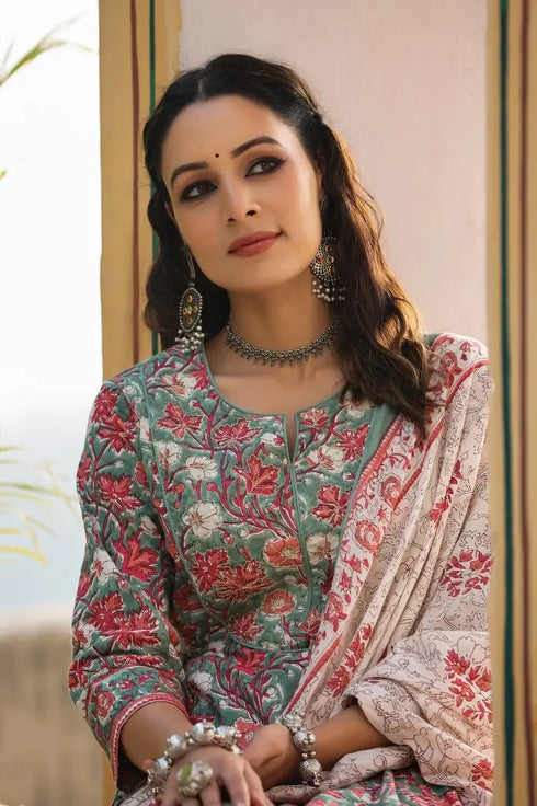 Women Red & Green Floral Printed Cotton Anarkali Kurta Set