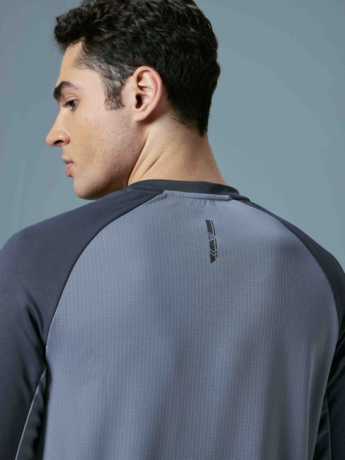 Men Colorblock Slim Fit Crew Neck T-shirt with TECHNO COOL+