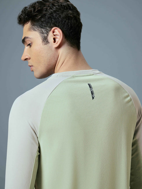 Men Colorblock Slim Fit Crew Neck T-shirt with TECHNO COOL+