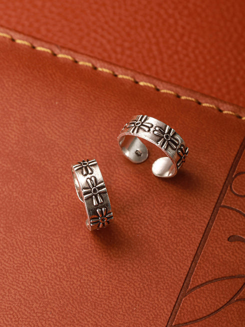 925 Sterling Silver Oxidised Embossed Leafy Toe Ring