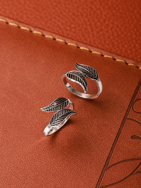 925 Sterling Silver Oxidised Leafy Minimal Toe Ring