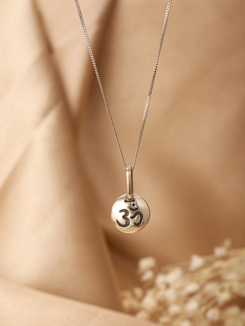 925 Sterling Silver Minimal Dailywear Om Locket Pendant Necklace & Chain