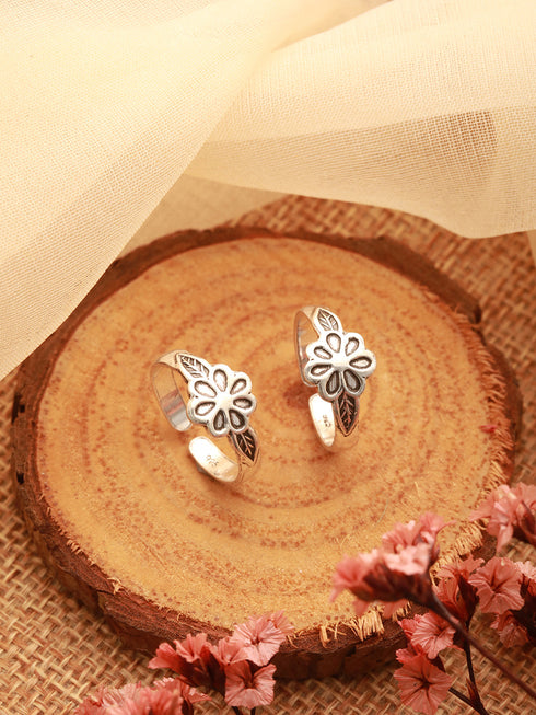 925 Sterling Silver Oxidised Bloom Flower Design Adjustable Pair Of Toe Ring