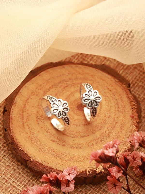 925 Sterling Silver Oxidised Bloom Flower Design Adjustable Pair Of Toe Ring